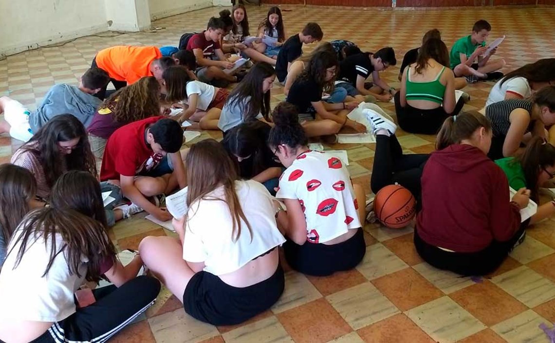 El pas per un centre socioeducatiu contribueix en la millora de les perspectives d’ocupabilitat i en la reducció del fracàs escolar El pas per un centre socioeducatiu contribueix en la millora de les perspectives d’ocupabilitat i en la reducció del fracàs escolar