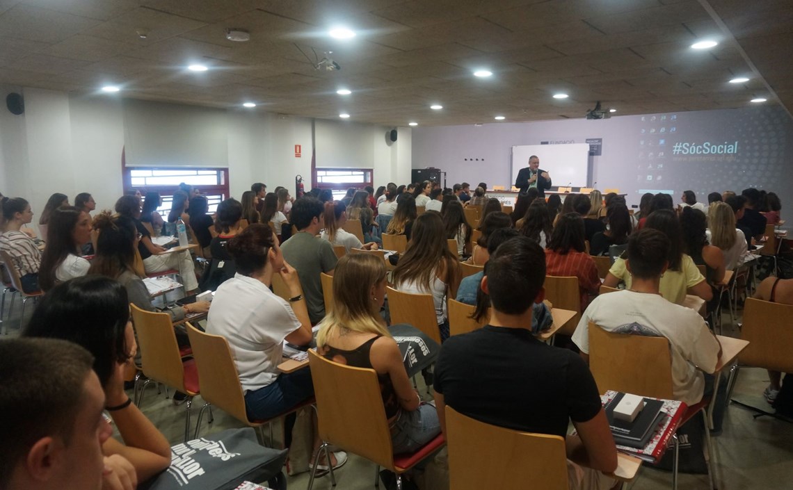 La Facultat d’Educació Social i Treball Social obre el curs 2019-2020 amb 150 nous alumnes i torn de tarda La Facultat d’Educació Social i Treball Social obre el curs 2019-2020 amb 150 nous alumnes i torn de tarda