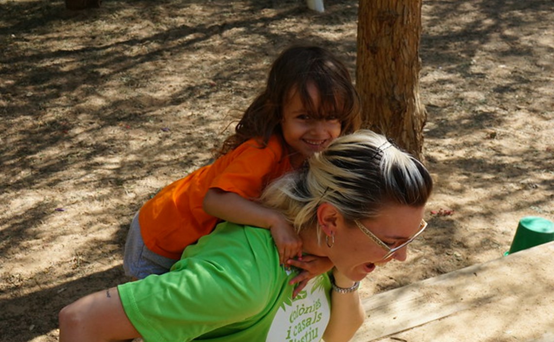 Hem concedit 12.175 beques per a colònies i casals d’estiu per a 4.171 infants en situació de vulnerabilitat social Hem concedit 12.175 beques per a colònies i casals d’estiu per a 4.171 infants en situació de vulnerabilitat social