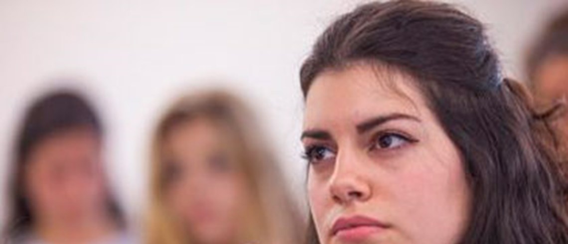 Ética, ciencia y técnica: tres ejes constitutivos de la profesionalidad Ética, ciencia y técnica: tres ejes constitutivos de la profesionalidad