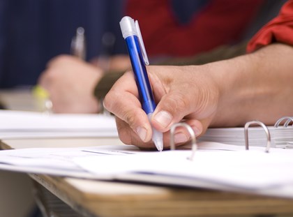 Obrim convocatòria de beques i ajuts extraordinaris! Obrim convocatòria de beques i ajuts extraordinaris!