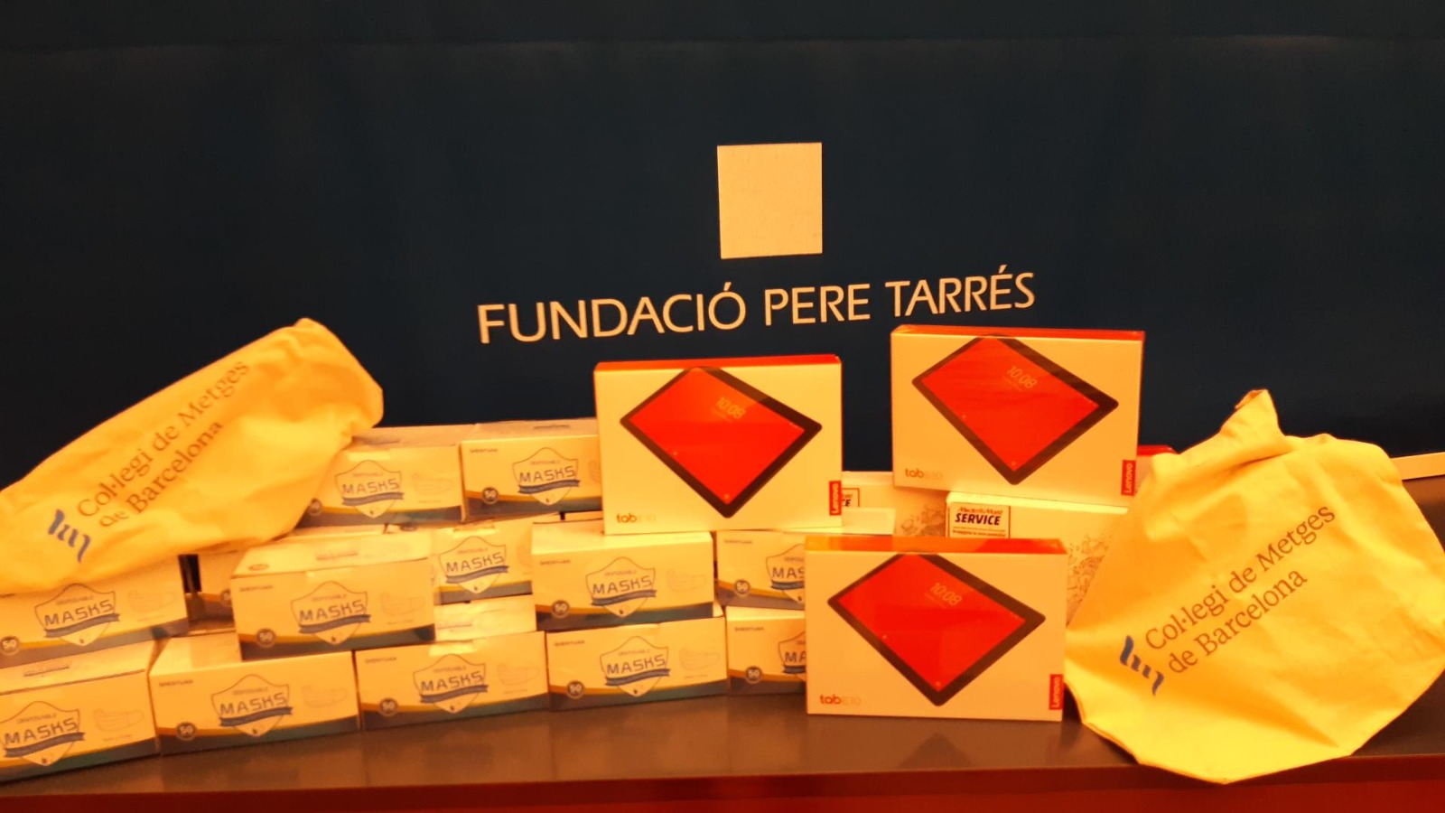 La Fundació Pere Tarrés aconsegueix més de 800 equips informàtics i 2.000 mascaretes de protecció sanitària per a famílies vulnerables