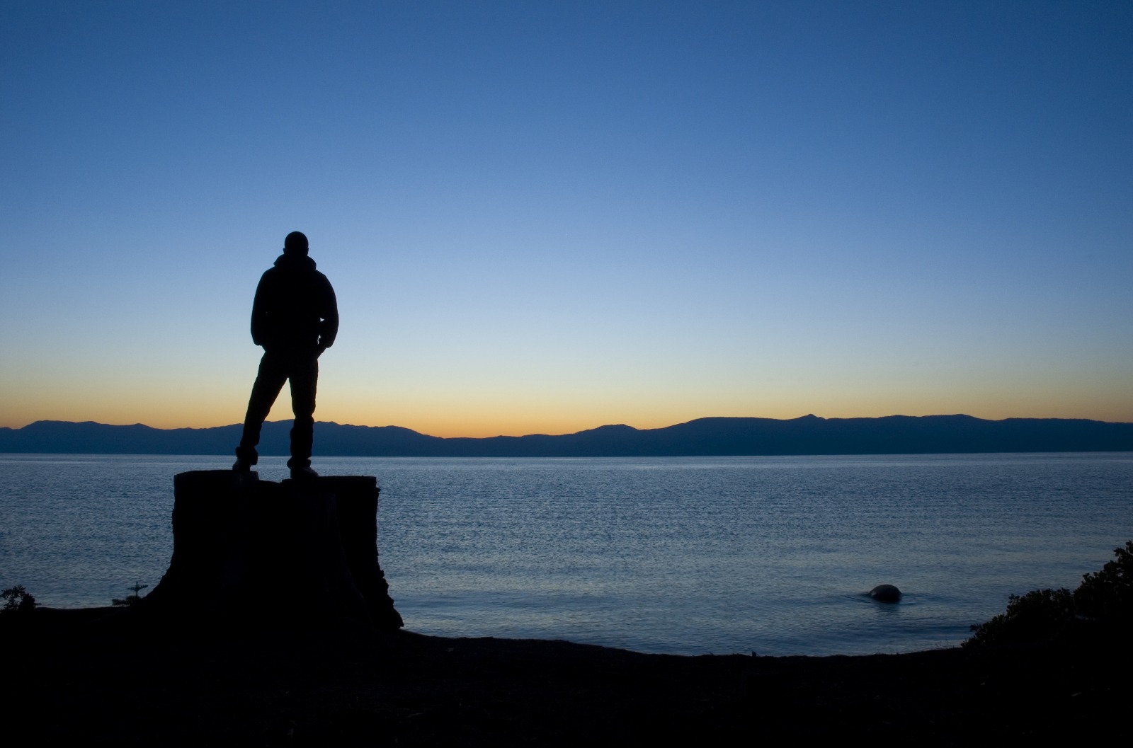 La Fundació Agrupació i la Fundación Pere Tarrés resaltan la necesidad de explorar la soledad y no verla únicamente como un problema