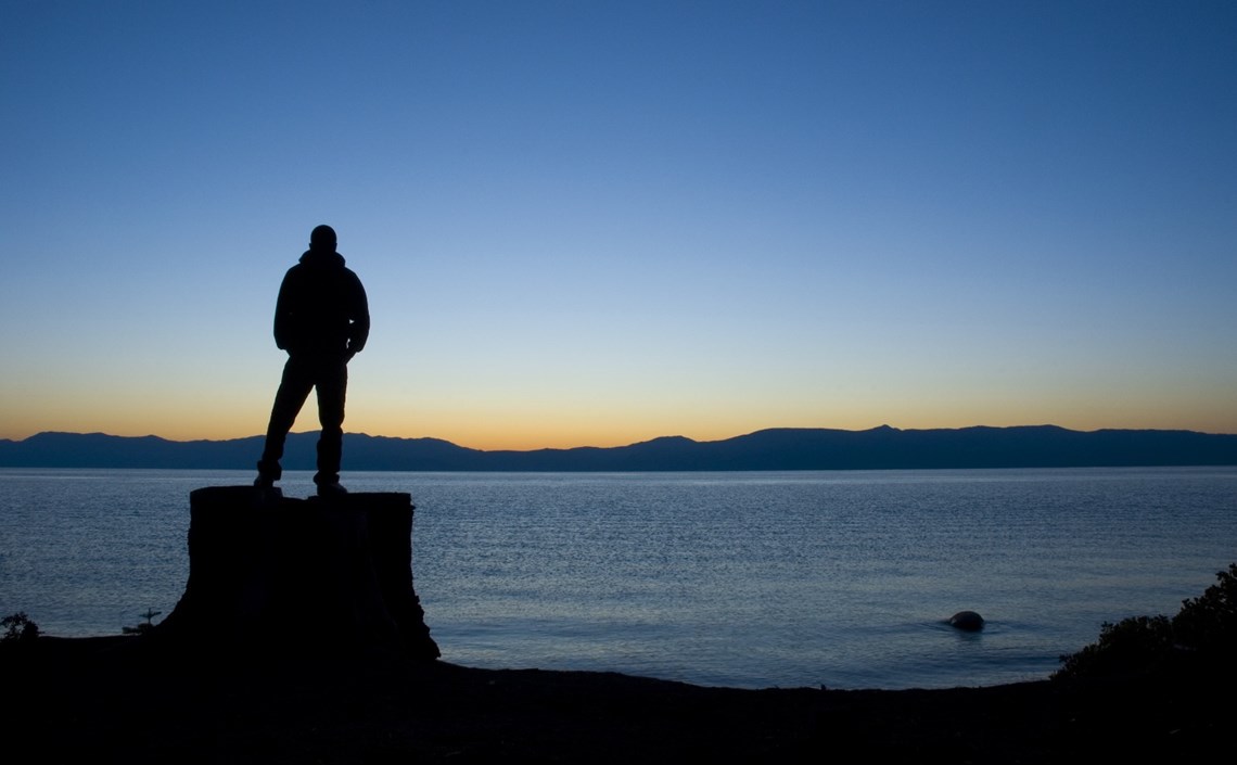 La Fundació Agrupació i la Fundació Pere Tarrés posen de relleu la necessitat d’explorar la soledat i no veure-la únicament com un problema La Fundació Agrupació i la Fundació Pere Tarrés posen de relleu la necessitat d’explorar la soledat i no veure-la únicament com un problema