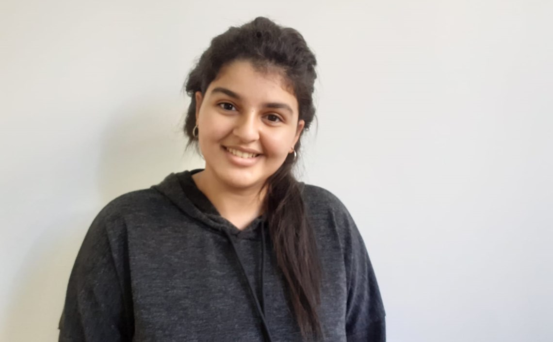 Fàtima El Gdari, alumna de la Facultat Pere Tarrés-URL i monitora d’esplai: “Vull tornar a la societat tot el que m’ha donat l’esplai” Fàtima El Gdari, alumna de la Facultat Pere Tarrés-URL i monitora d’esplai: “Vull tornar a la societat tot el que m’ha donat l’esplai”