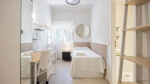Habitación individual con baño privado de la Residencia La Inmaculada de Madrid