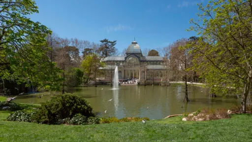 El Palacio de Cristal en el Parque del Retiro de Madrid