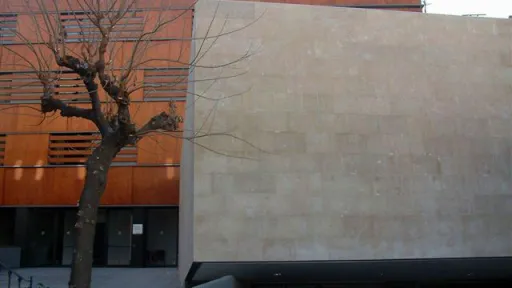 Façana de l'Alberg Pere Tarrés