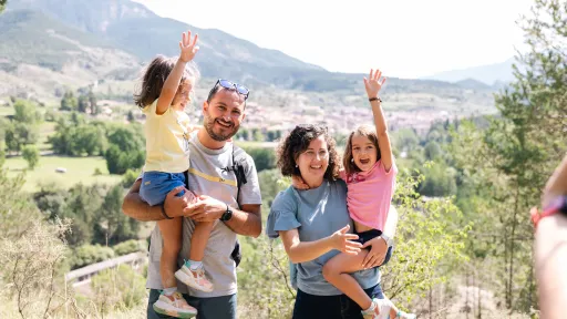 Família a l'estiu a la muntanya