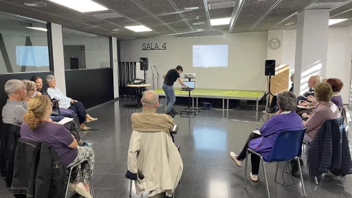 Aula amb gent gran