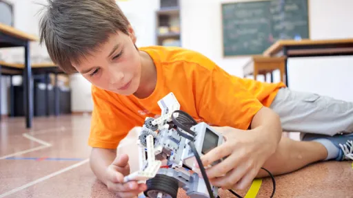 Les colònies de robòtica i disseny de videojocs fomenten l’ús de la tecnologia de forma activa i creativa