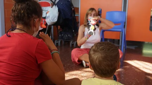 La Fundació Pere Tarrés participa en un programa d’acollida que posa en contacte famílies catalanes i ucraïneses per garantir-los una llar