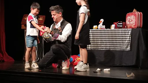El projecte Menja Llibres apropa la lectura a 260 infants del Districte de Nou Barris a través d’activitats de lleure i joc