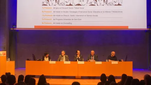 “Sereu agents de canvi”, Esther Vivas, padrina de la promoció 2019 de la Facultat a les graduades i graduats