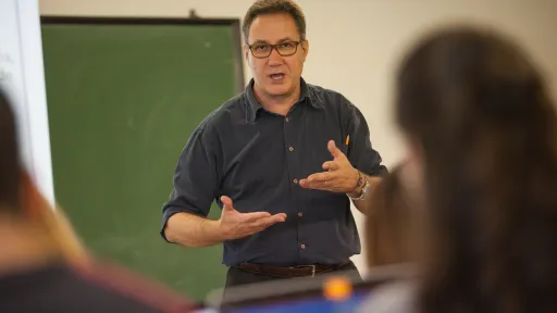 Jesús Vilar, docent de la Facultat Pere Tarrés: "Hi ha problemàtiques que perduren, però les variables canvien. L'educació social ha de crear respostes noves"