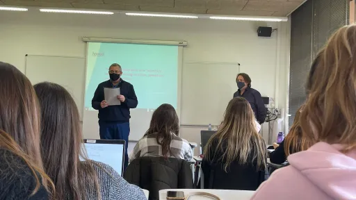   “Conèixer les perspectives internacionals a problemes globals ens permet desenvolupar polítiques innovadores per gestionar millor les problemàtiques socials” 