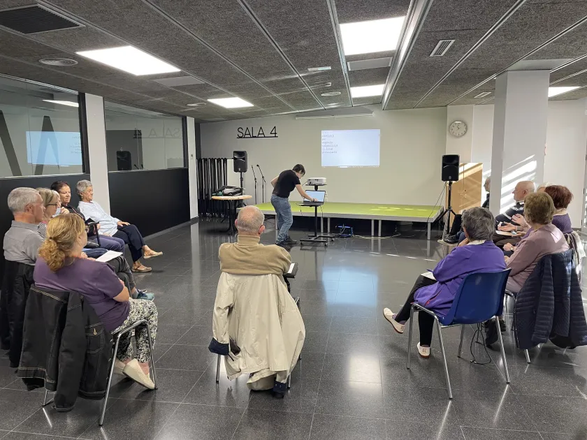 Aula amb gent gran