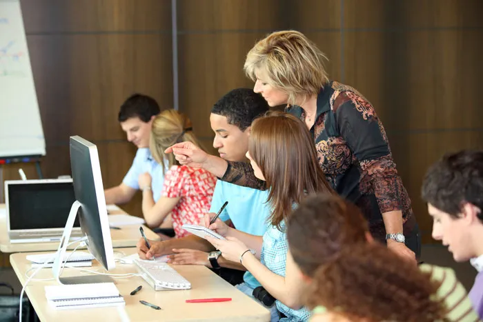 El desenvolupament competencial i en comunitat a través de la formació online