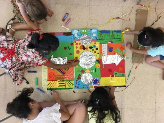 Engeguem Comunitat #Artistem, una plataforma virtual de recursos per formar els educadors d’espais socioeducatius en competències digitals
