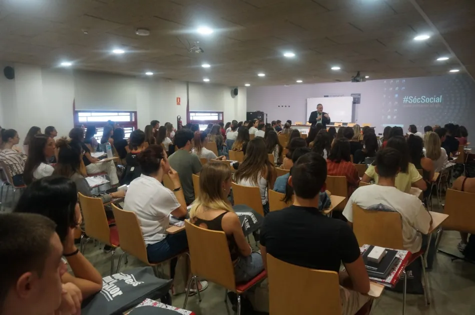 Com donar resposta als reptes que ens planteja el nou context social