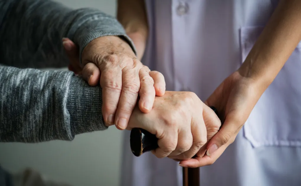 Humanitzant: l’equilibri entre atendre i entendre