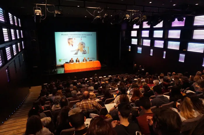 Experts i professionals debaten sobre l'ètica, experiències i models actuals en la cura de les persones