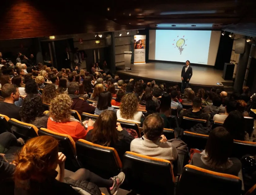 Èxit d’assistència a les conferències de Víctor Küppers a Manresa i d’Eva Millet a Tarragona