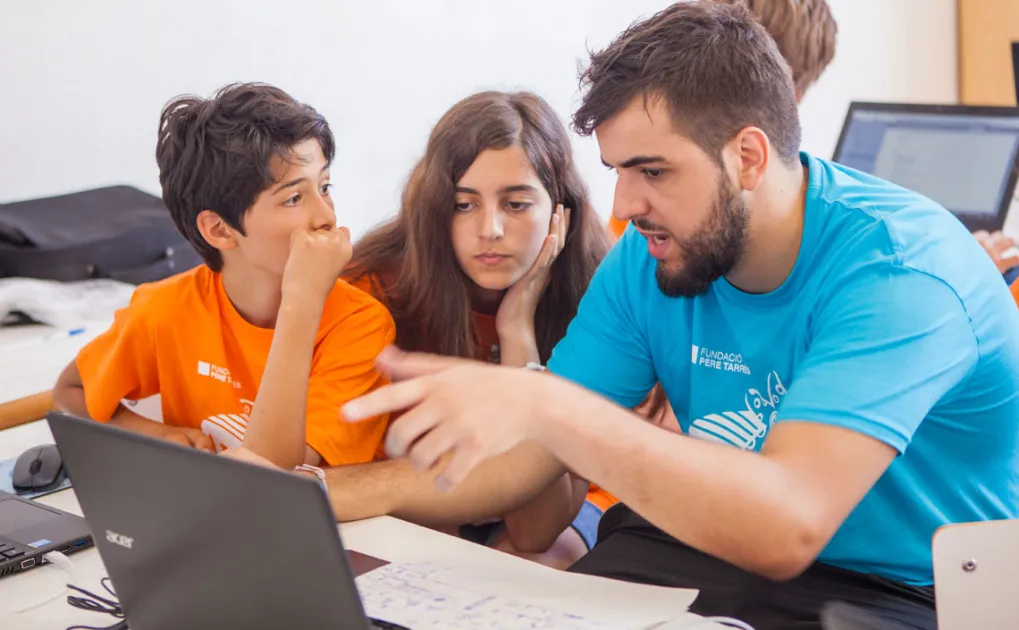 Com saber si els i les professionals de l'acció social som digitalment competents