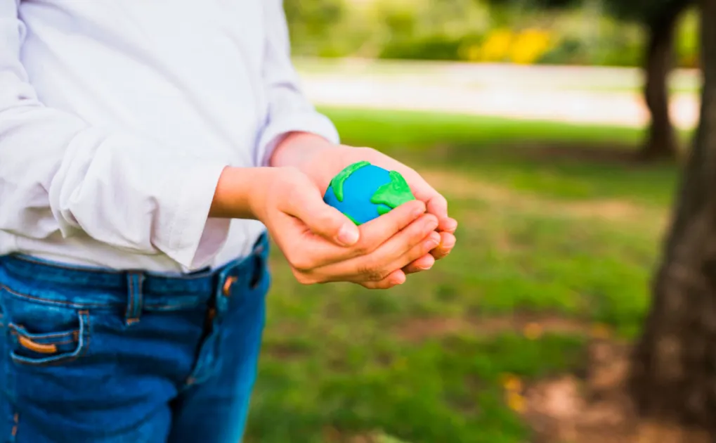 Sensibilització ambiental: com construïm un futur sostenible des de la base de l'acció social?